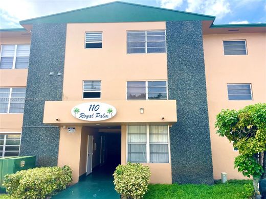 Complesso residenziale a Hialeah Gardens, Miami-Dade County