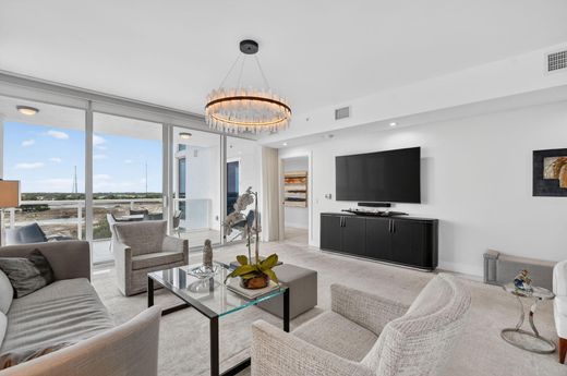 Residential complexes in Boca Raton, Palm Beach