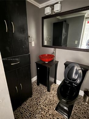Residential complexes in Miami Beach, Miami-Dade