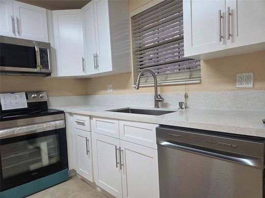 Residential complexes in Coral Springs, Broward County