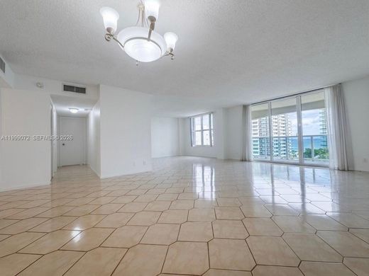 Residential complexes in Hollywood, Broward County