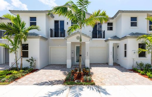 Townhouse in Coconut Creek, Broward County
