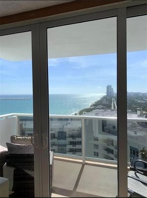 Complexes résidentiels à Hallandale Beach, Comté de Broward