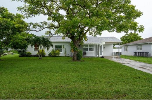 Lehigh Acres, Lee Countyのヴィラ