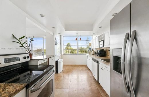 Residential complexes in North Miami, Miami-Dade