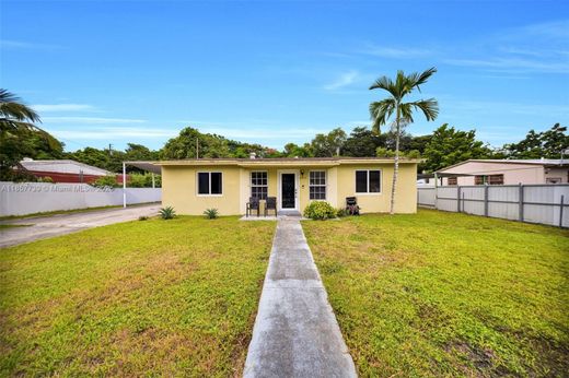 ﻓﻴﻼ ﻓﻲ South Miami Heights, Miami-Dade County