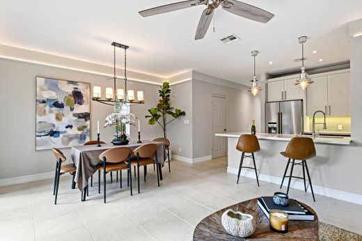 Residential complexes in Fort Lauderdale, Broward County