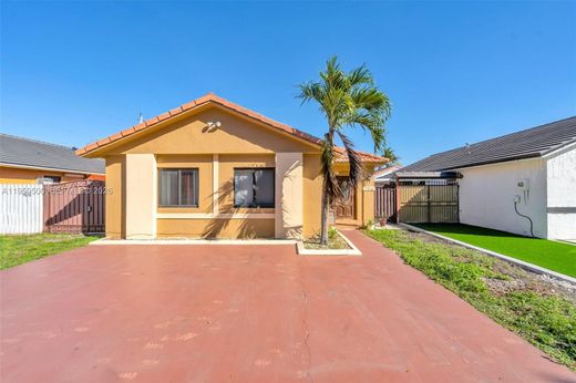 Villa - Hialeah, Miami-Dade County