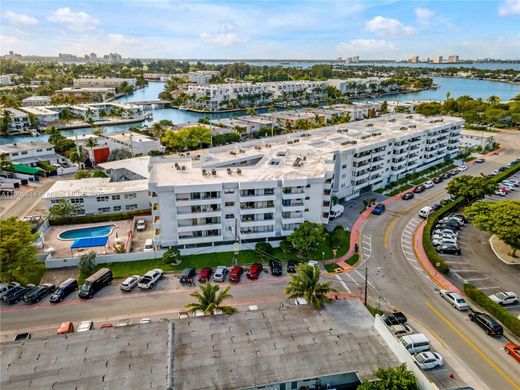Miami Beach, Miami-Dade Countyのアパートメント・コンプレックス