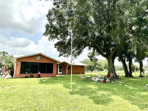 Villa in Okeechobee, Okeechobee County
