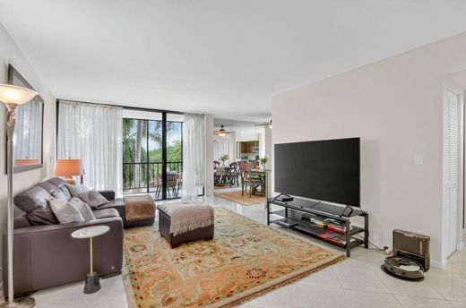 Residential complexes in Boca Raton, Palm Beach