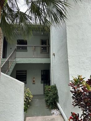 Residential complexes in Coconut Creek, Broward County