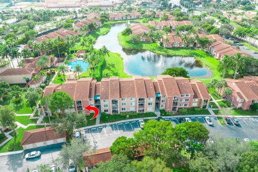 Residential complexes in Lake Worth, Palm Beach