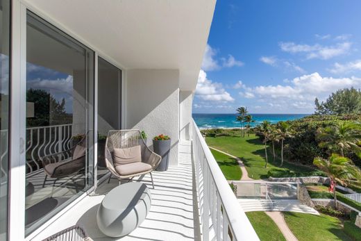 Residential complexes in Palm Beach, Florida