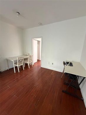 Residential complexes in Miami Beach, Miami-Dade