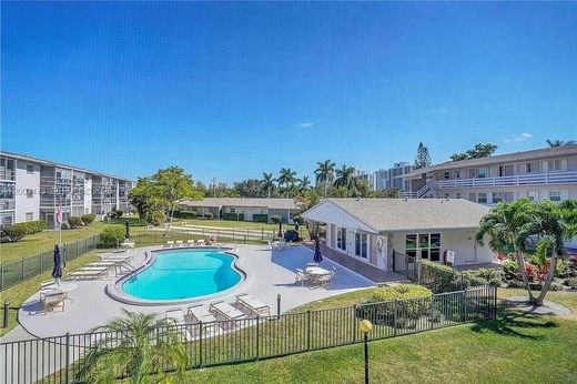 Residential complexes in Hallandale, Broward County