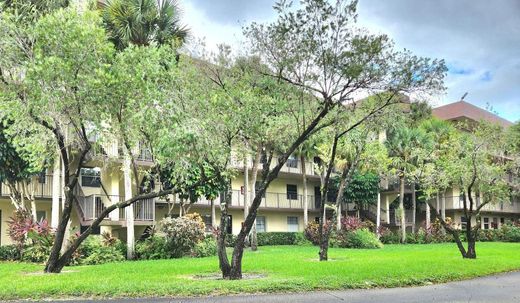 Residential complexes in Lauderdale Lakes, Broward County
