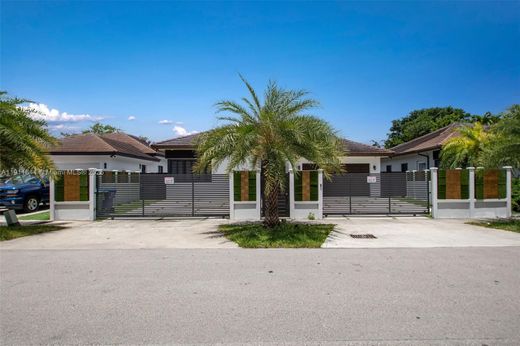 Βίλα σε Miami Terrace Mobile Home, Miami-Dade County