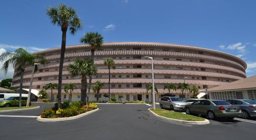 Residential complexes in Deerfield Beach, Broward County