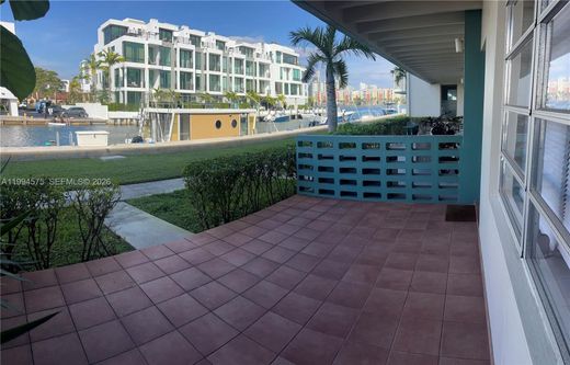 Residential complexes in North Miami Beach, Miami-Dade