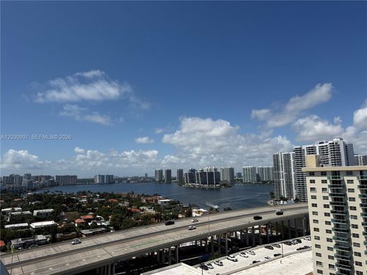 Complexes résidentiels à Sunny Isles Beach, Comté de Miami-Dade
