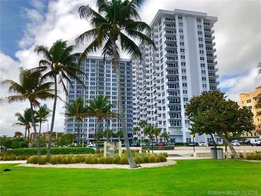 Residential complexes in Pompano Beach, Broward County