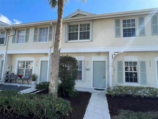 Townhouse in Coral Springs, Broward County
