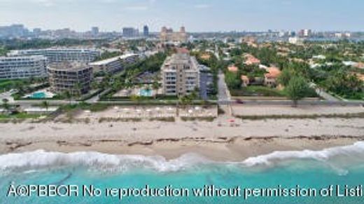 Residential complexes in Palm Beach, Florida