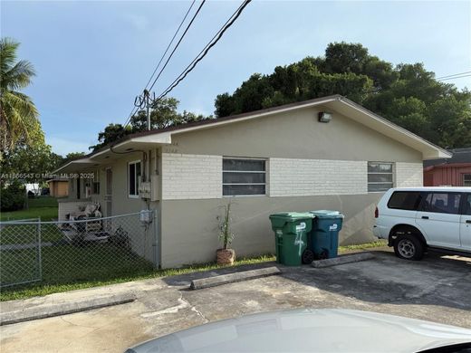 Miami Heights Trailer Park, Miami-Dade Countyのアパートメント・コンプレックス