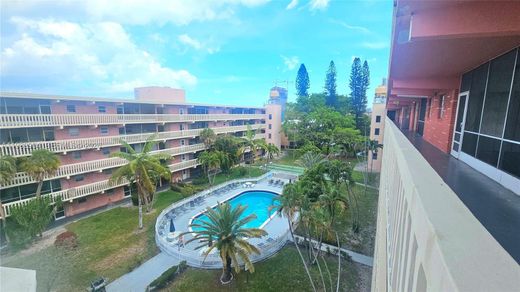 Wohnkomplexe in Hallandale Beach, Broward County