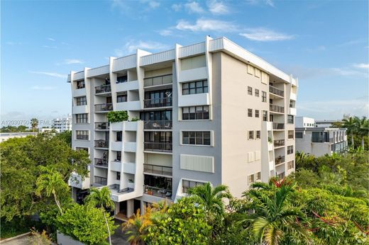 Complexes résidentiels à Bay Harbor Islands, Comté de Miami-Dade