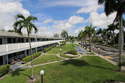 Hallandale Beach, Broward Countyのアパートメント・コンプレックス