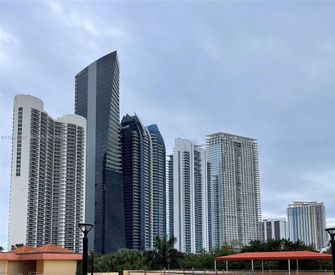 Complexes résidentiels à Sunny Isles Beach, Comté de Miami-Dade