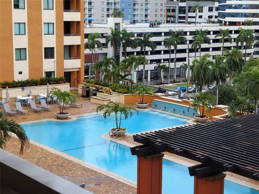 Residential complexes in Fort Lauderdale, Broward County