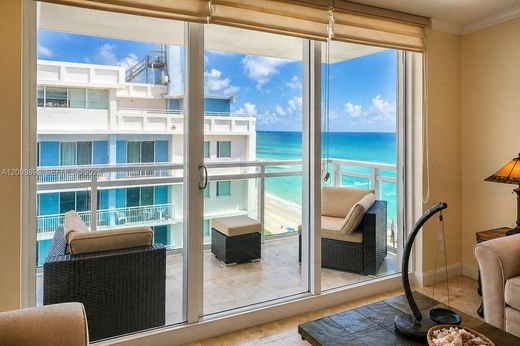 Residential complexes in Miami Beach, Miami-Dade