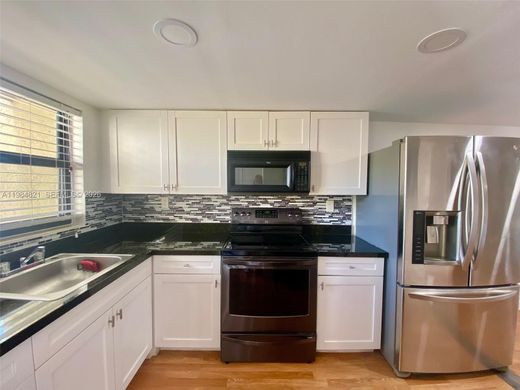 Townhouse in Pembroke Pines, Broward County