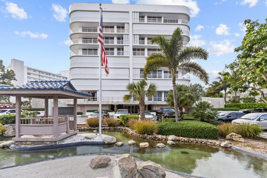Residential complexes in Highland Beach, Palm Beach