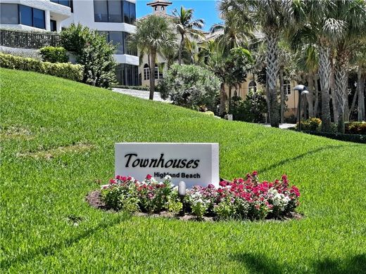 Residential complexes in Highland Beach, Palm Beach