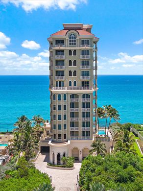 Residential complexes in Palm Beach Shores, Palm Beach