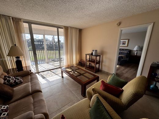 Lauderhill, Broward Countyのアパートメント・コンプレックス