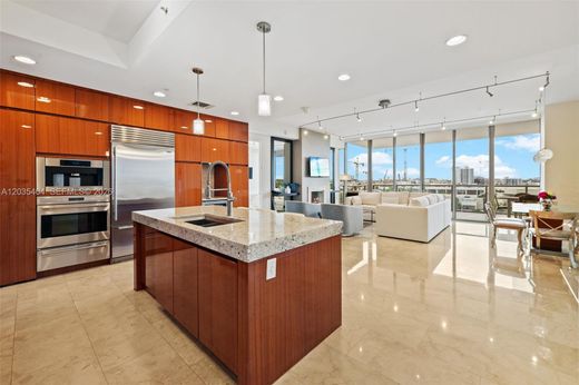Residential complexes in Bal Harbour, Miami-Dade
