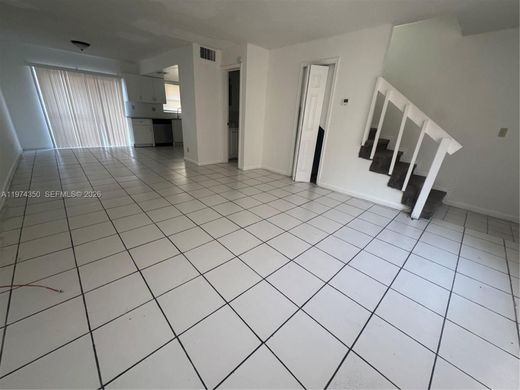 Townhouse in Lauderhill, Broward County