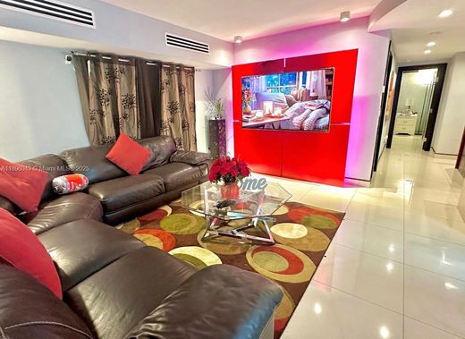 مجمع شقق ﻓﻲ Hialeah, Miami-Dade County