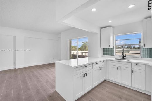 Miami Beach, Miami-Dade Countyのアパートメント・コンプレックス