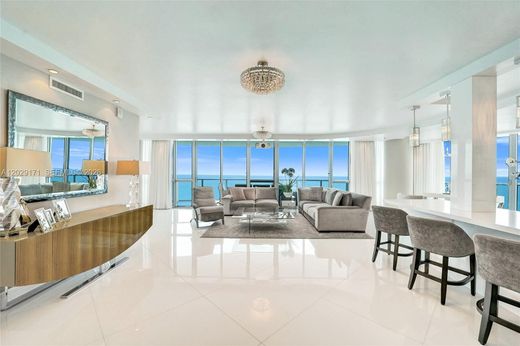Residential complexes in Hollywood, Broward County