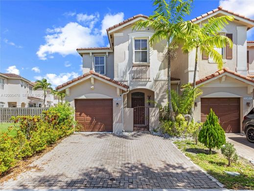 Townhouse in South Miami Heights, Miami-Dade