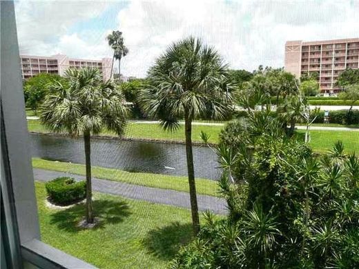 Residential complexes in Delray Beach, Palm Beach
