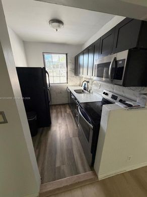 Residential complexes in Hollywood, Broward County