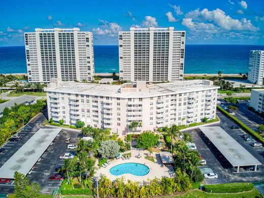 Residential complexes in Boca Raton, Palm Beach
