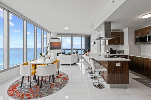Residential complexes in Miami Beach, Miami-Dade